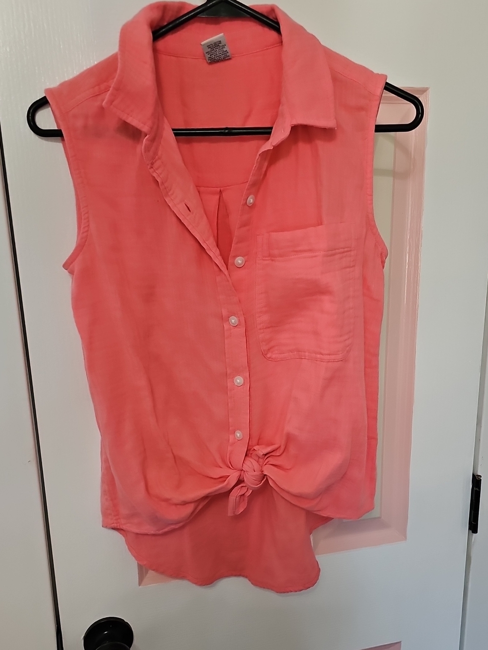 SO Coral Pink Sleeveless Button-Front Tie-Hem Camisole